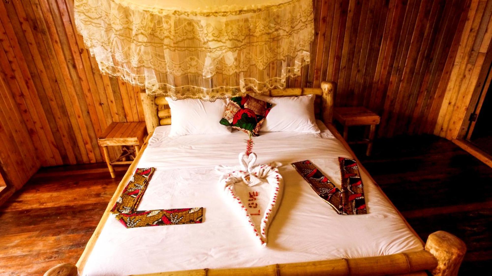 Hawk'S Eye Lodge Bunyonyi Kabale Стая снимка